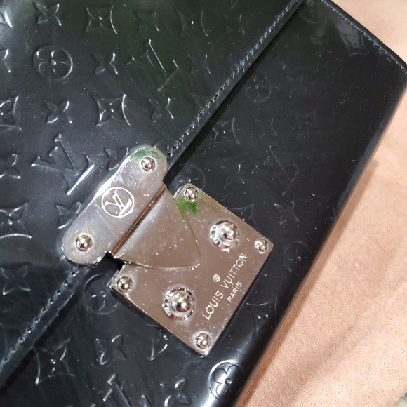 Pre-love own  Louis Vuitton pochette handbag. - Picture 15 of 16